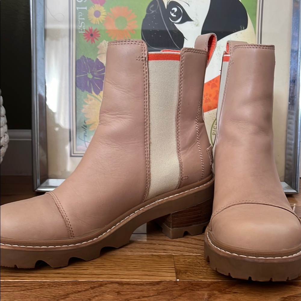 SOREL Joan Now Chelsea Boot Stylish Tan Ankle Boots